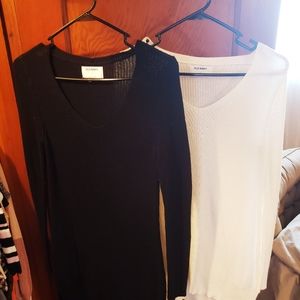 Old Navy V neck sweater 2 for 1 in small
